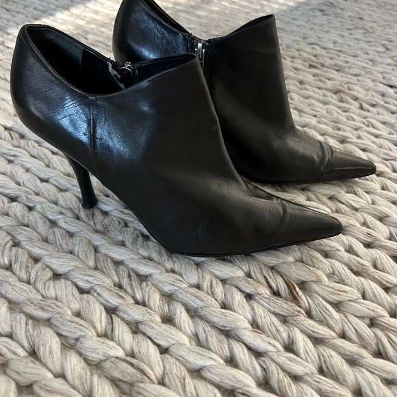 Nine West black leather booties size 7 - Picture 2 of 6